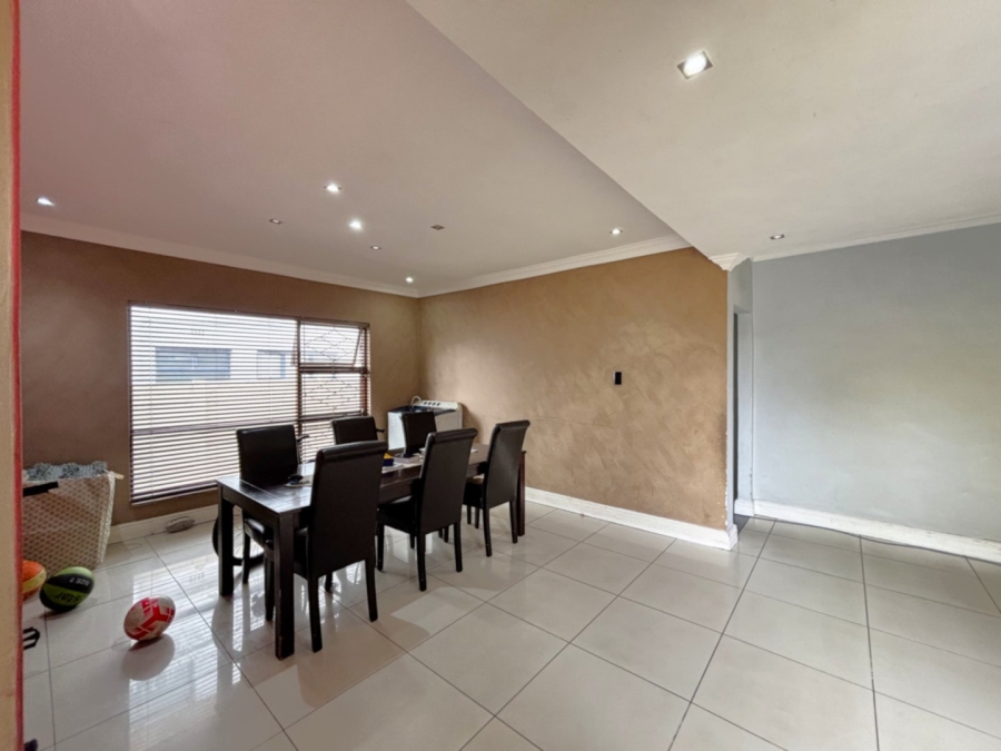 4 Bedroom Property for Sale in Wynberg Western Cape